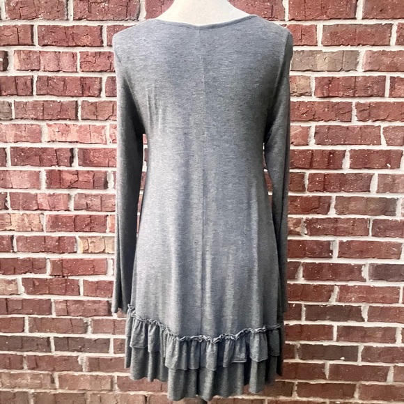Easel Gray Casual Ruffle Hemline Top; Size Small - Picture 2 of 8